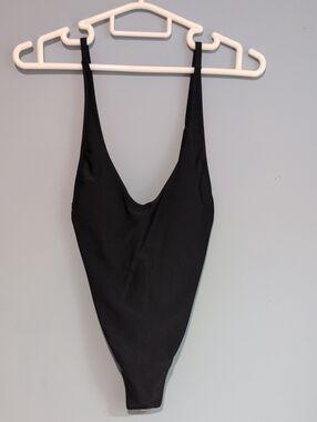 Colloyes Swimwear Black One-Piece Swimsuit Size Medium